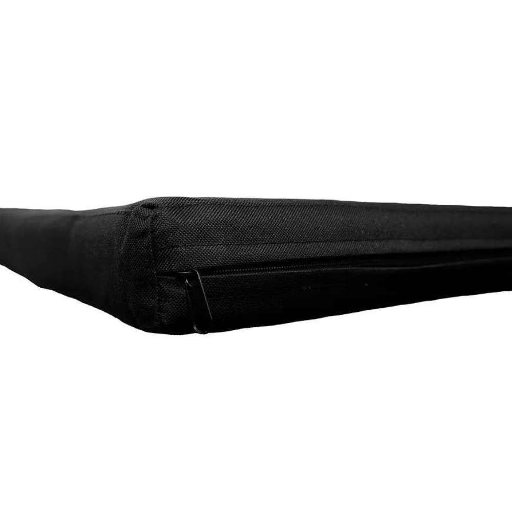 Corner of a Dakota 283 G3 Kennel Mat with a visible zipper for removing the cover